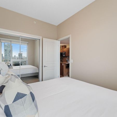 Heart Of Downtown Calgary Spacious Luxury Condo With Stunning Views And Premium Amenities Dış mekan fotoğraf