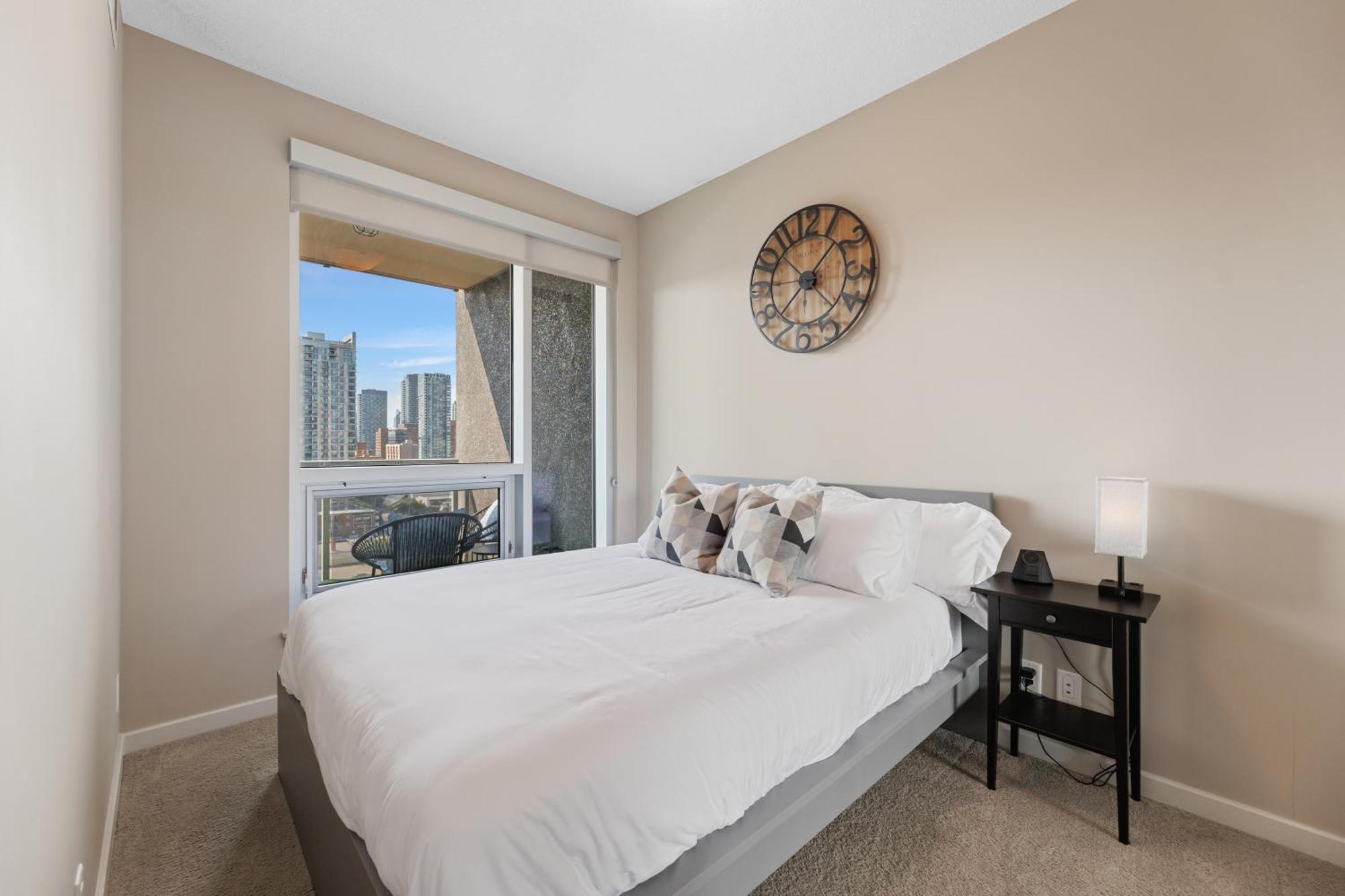 Heart Of Downtown Calgary Spacious Luxury Condo With Stunning Views And Premium Amenities Dış mekan fotoğraf