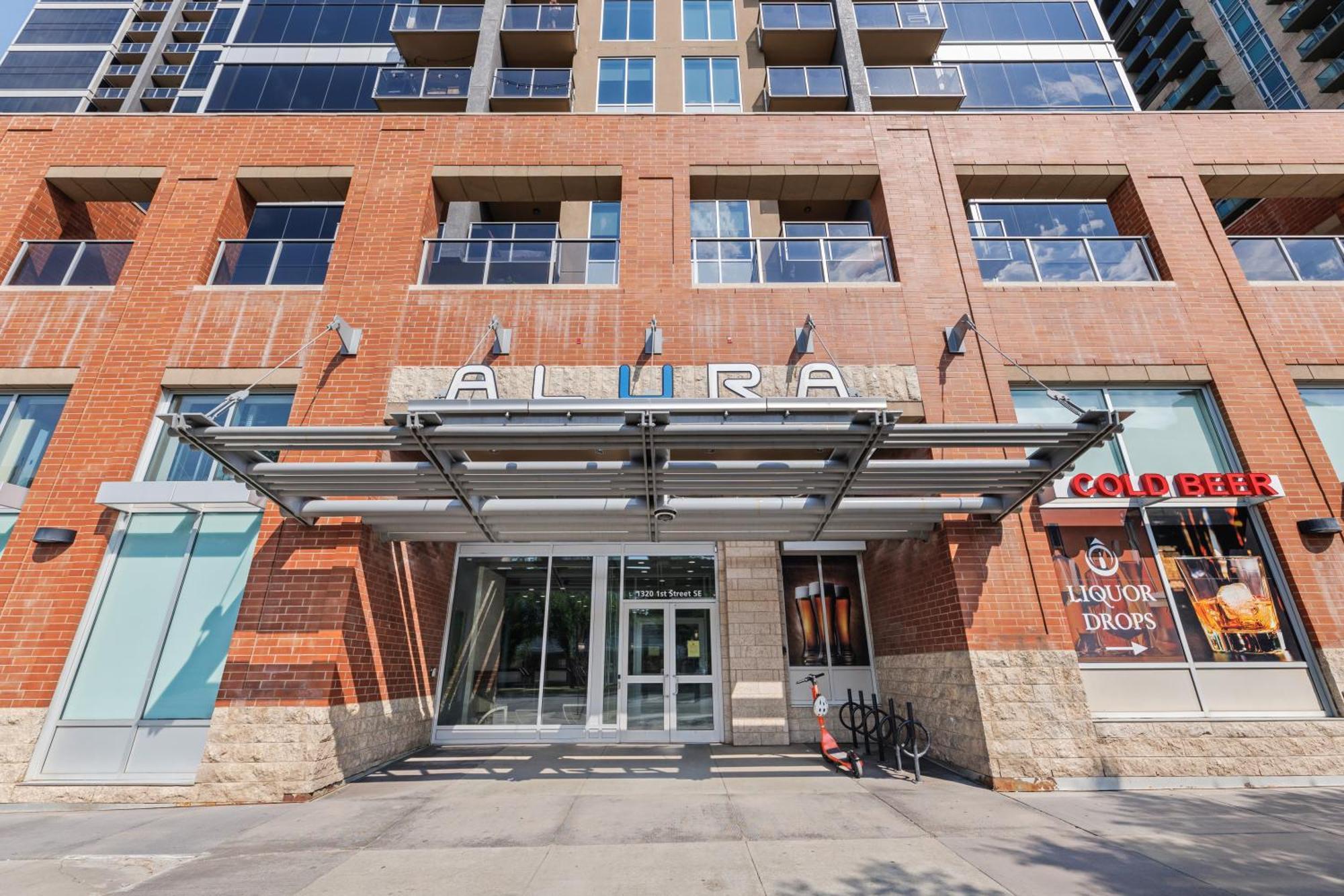 Heart Of Downtown Calgary Spacious Luxury Condo With Stunning Views And Premium Amenities Dış mekan fotoğraf